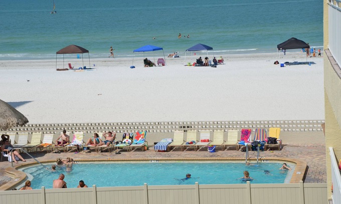Redington Shores Condo | CLEARWATER/ST. PETE BEACH AREA, BCHFT CONDO, 3BD, 3BTH, LIKE NEW, CK THE REVIEWS