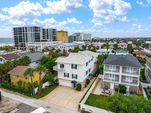 Jacksonville Beach House | Condo steps of South Jacksonville Beach & minutes to Mayo Clinic