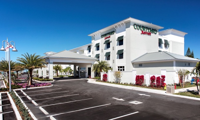 Marathon Hotel | Courtyard by Marriott Marathon Florida Keys