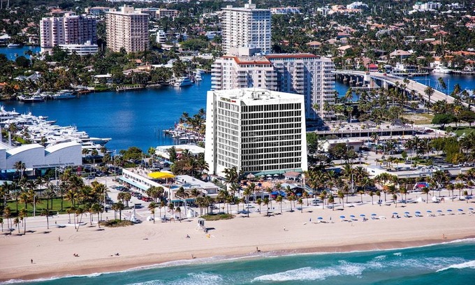 Central Beach Hotel | Courtyard by Marriott Fort Lauderdale Beach