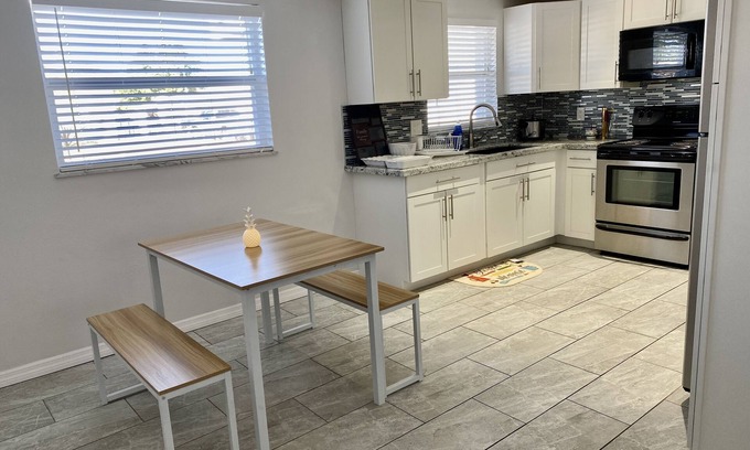 Holiday House | Cozy Holiday 2 Bedroom Single House - Short & Long Staycation