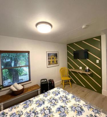 Coral Way House | Cozy Room in the Heart of Little Havana