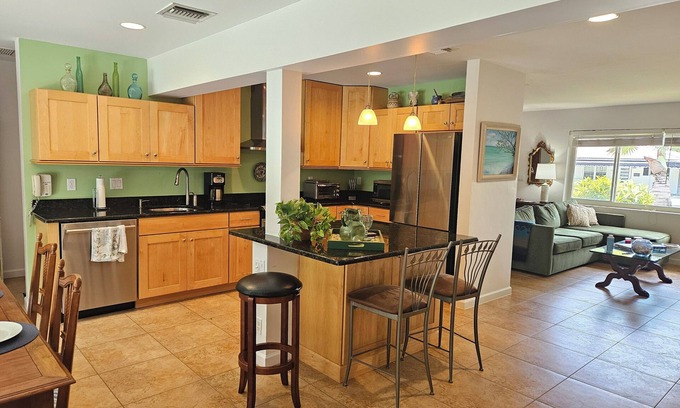 Southside House | Cozy West Palm House in SoSo
