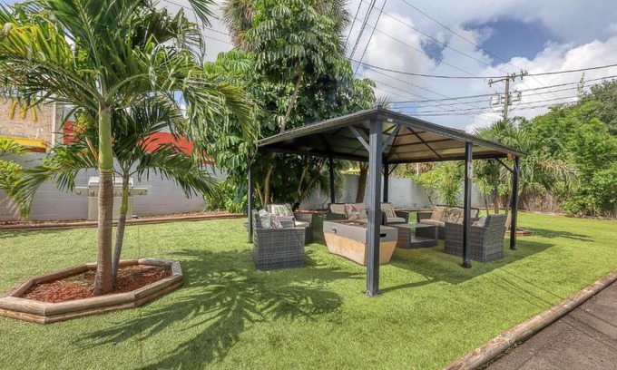 Virginia Park Apartment | Designed 1BR with Garden in Tampa Virginia Park