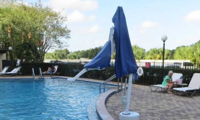 Florida Central Atlantic Coast House | Disney is Calling! 2 Family-Friendly Units, Free Parking, Near Pointe Orlando
