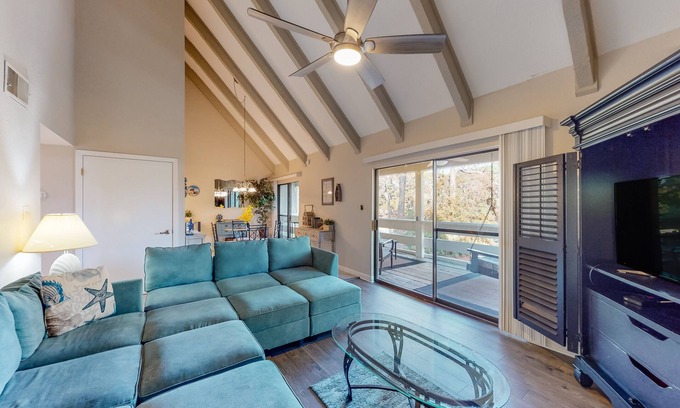 Miramar Beach Condo | Dog-friendly Seascape Golf condo w/pool & hot tub access - low-speed vehicle