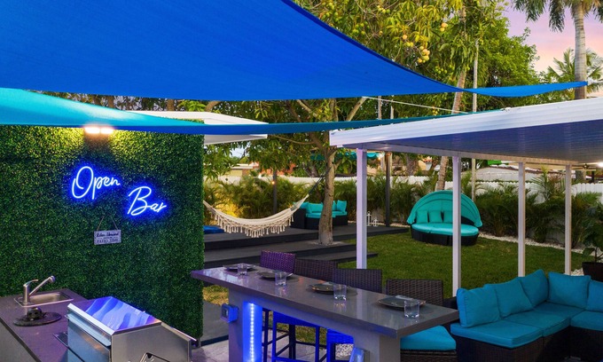 West Little Havana House | ★ Double King Modern Villa. Hot Tub/Bar.★