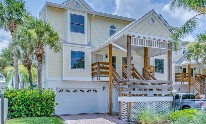 Boca Grande House | DUNES OF BOCA 31 by RedAwning