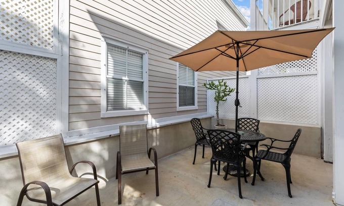 Old Town House | Duval Square Condo-2 bedroom 2.5 bath, w/pool, parking, on Duval St