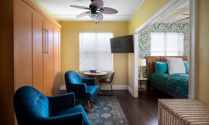 Downtown House | Duval Street Suite overlooking Duval with parking and pool
