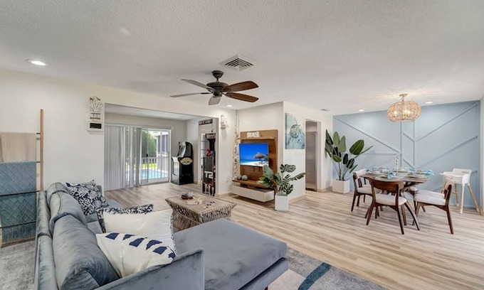 Sarasota House | Elegant 4BR Retreat close to Siesta Key!