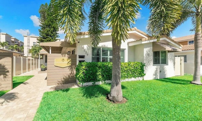 Lake Ridge House | Family Compound🏠Tiki Hut/Close to Beach👙King Beds🛏️No Pet Fee ❤️