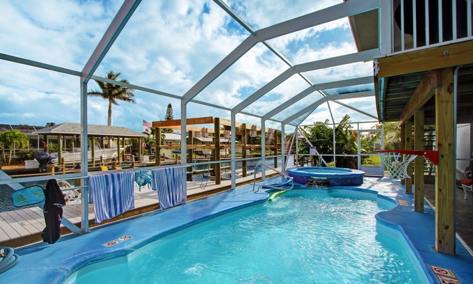Mid Island House | Family, heated Pool hot/tub, Dogs ok, 400' from Beach, Fast WIFI. Fishing. Dock