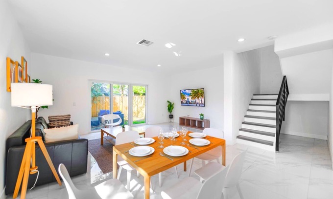 Allapattah House | Family Townhouse + Free Parking
