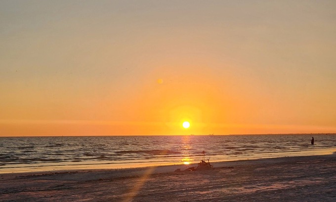 Fort Morgan Condo | Fantastic beach Vacation for family fun. Just steps from the cozy condo!