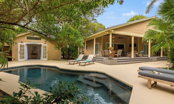 Old Town House | GARDEN OASIS ~ Great Casa Marina Location with True Island Elegance!