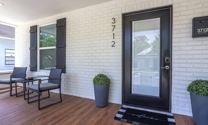 Tampa Heights House | Grand Oaks Bungalow in the Heights