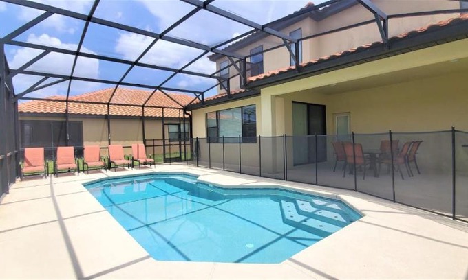 Davenport House | Grand Superior 4BD Pool Home at Disney & Universal
