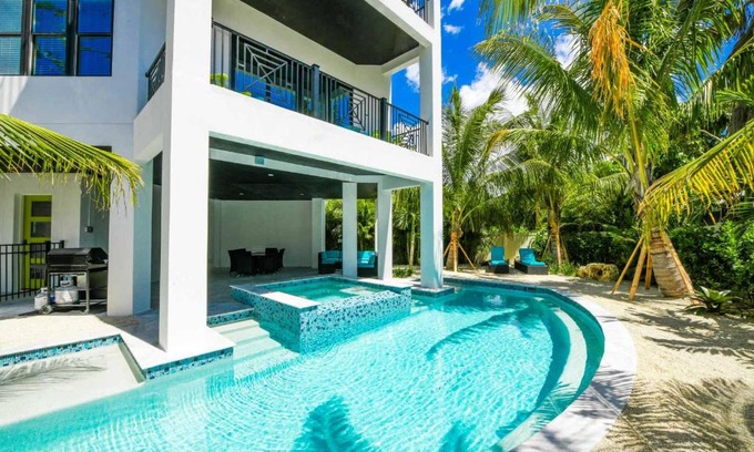 Bradenton Beach House | Gulf Horizons by AMI Locals