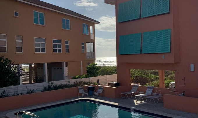 Bradenton Beach Apartment | Gulf side! No crossing street! Booking for FALL 2025!