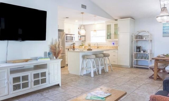 Bel Air House | Hang Ten Hideaway, 3Bedroom Beach home, Pet Friendly, Boat & Jet Ski Parking
