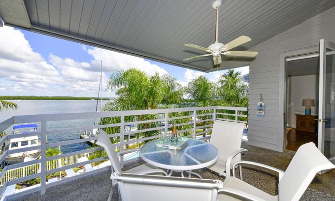 Whitney Beach Apartment | Harbor Villa Club 305
