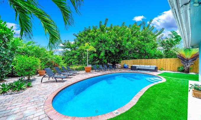 Lake Ridge House | Heated Pool+Waterfront! 5 Bedrooms+Close To Beach!