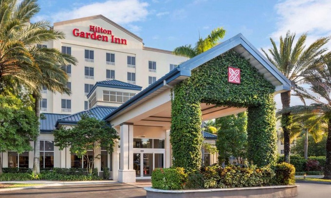 Ludlam Hotel | Hilton Garden Inn Miami Airport West