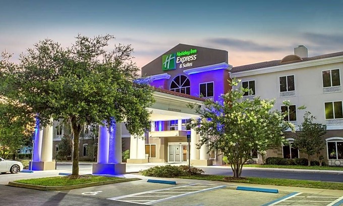 Silver Springs Hotel | Holiday Inn Express Hotel & Suites Silver Springs - Ocala, an IHG Hotel