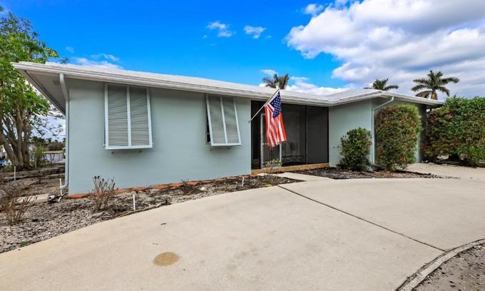 Marco Island House | Home on water with pool/lanai kitchen/walk to beach