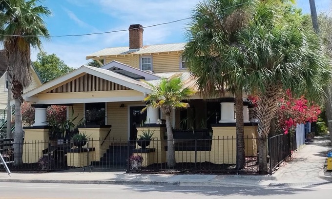 Tampa Heights Hostel | Hostel ∙ 8 guests
