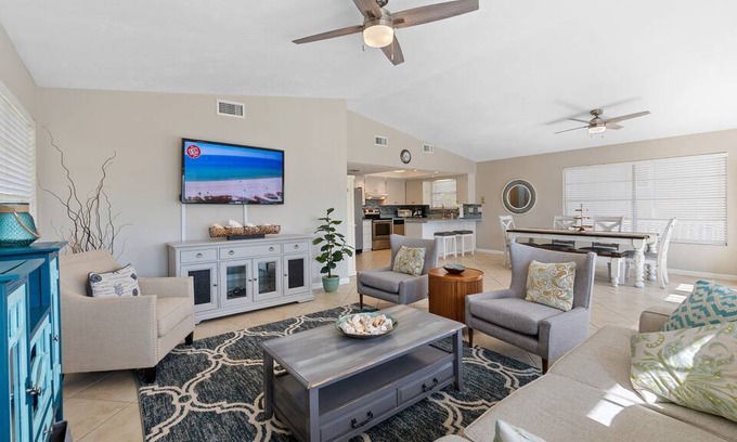 Marineland Acres House | House ∙ 3 bedrooms ∙ 6 guests