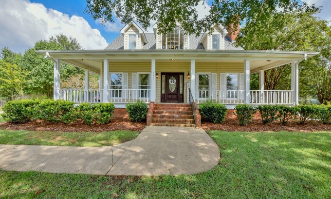 Taylorville House | House ∙ 4 bedrooms ∙ 12 guests