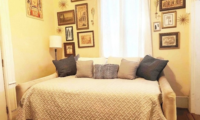 Downtown Apartment | Ice hockey & Baseball fans we have a place for you!