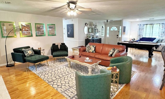 Tallahassee House | King Bed-Pets -Quiet-Huge fence Yrd