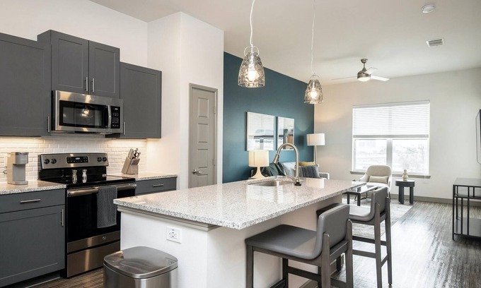Candler Apartment | Landing | Beautiful 1BD, Pool, Clubhouse
