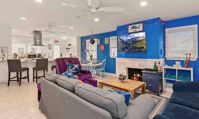 Hollywood Apartment | Little “house” right on the beach
