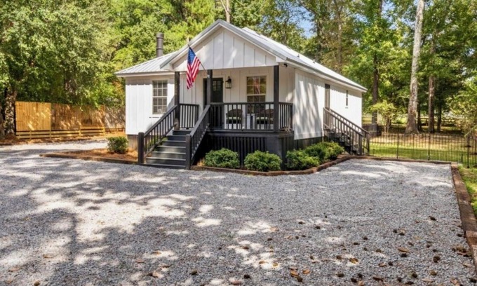 Point Clear House | Lob Lolly Cottage, A stylish cottagen5 minutes to downtown Fairhope,