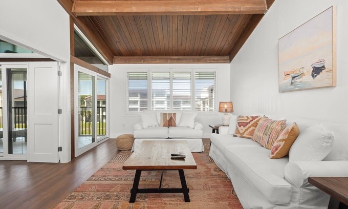 Sanibel Condo | Loggerhead Cay 483: Updated Condo Steps To Beach!