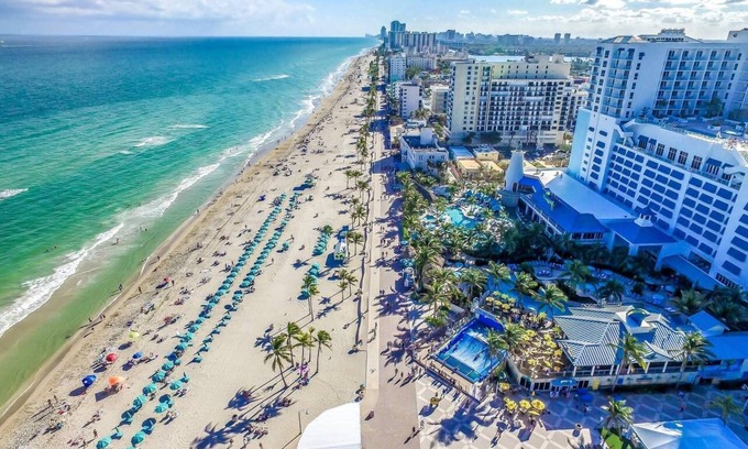 Hollywood Apartment | Lovely 1BR w/Parking Space & Walk to the Beach #7