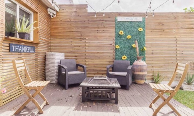 Kendale Lakes House | Lovely & Modern Canal-Side Townhouse with Pool!