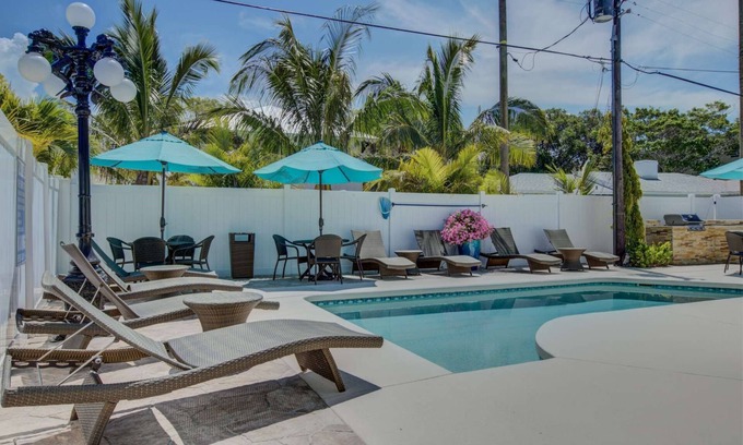 Siesta Key Village Condo | LuLu Kemp Ridley | Heated Pool | BBQ | 4 Min Walk to Beach | Near Shops | Downstairs