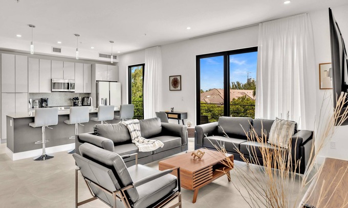 Harbordale Apartment | Luxury 3 Bedrooms APT Brand new, Perfectly located #304
