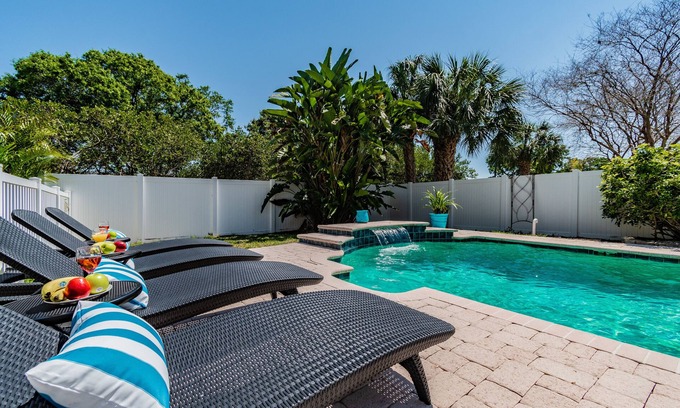Bay Crest Park House | Luxury home 🔥HEATED POOL🔥 Home W/outdoor living and Boat rental 🚤