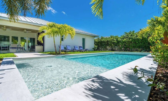 North Bay Village House | Luxury House 4 beds Pool w Jaccuzzi