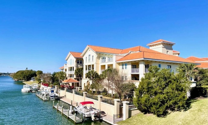 Palm Harbor Condo | Luxury Penthouse Condo - 2500sf-3BR/3BA-Near Beach