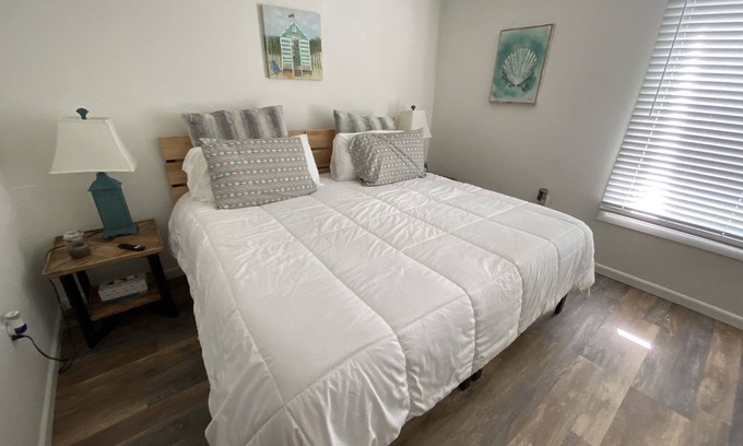 Bayview Condo | Marine Cottage , Bermuda Bay Beach, Saint Petersburg , Florida