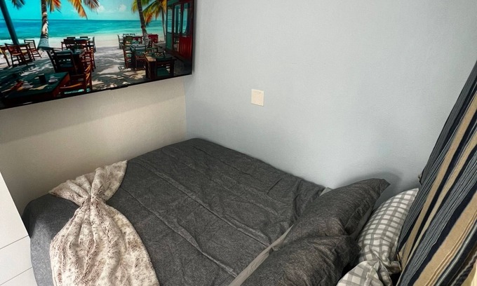 Poinsettia Heights Apartment | Mermaid Den 5 minutes to beach