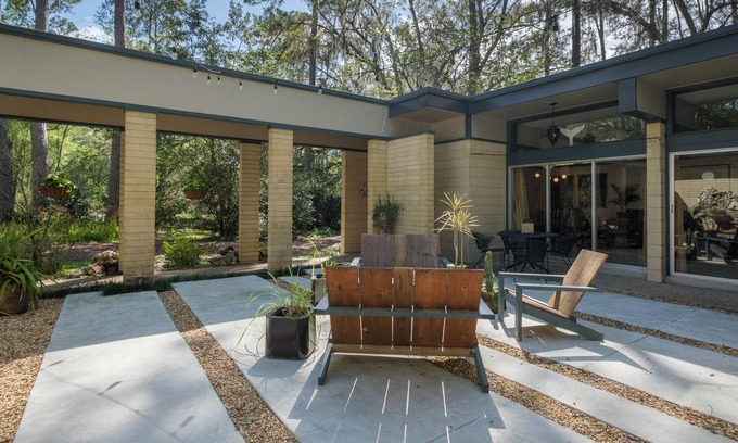 Gainesville House | Mid C architecture in NW GNV; unique & spacious