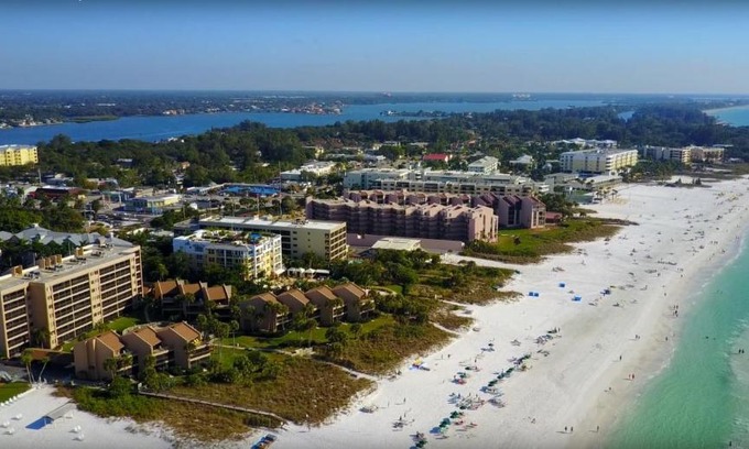 Siesta Key Apartment | Midnight Cove #714, Bayside in Siesta Key, FL